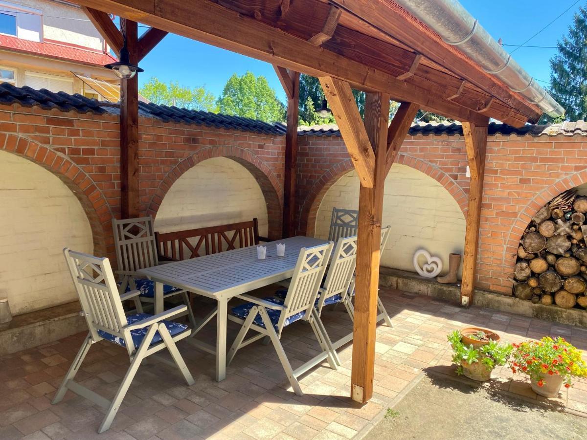 Pacsirta Apartman Grand Егер Екстериор снимка