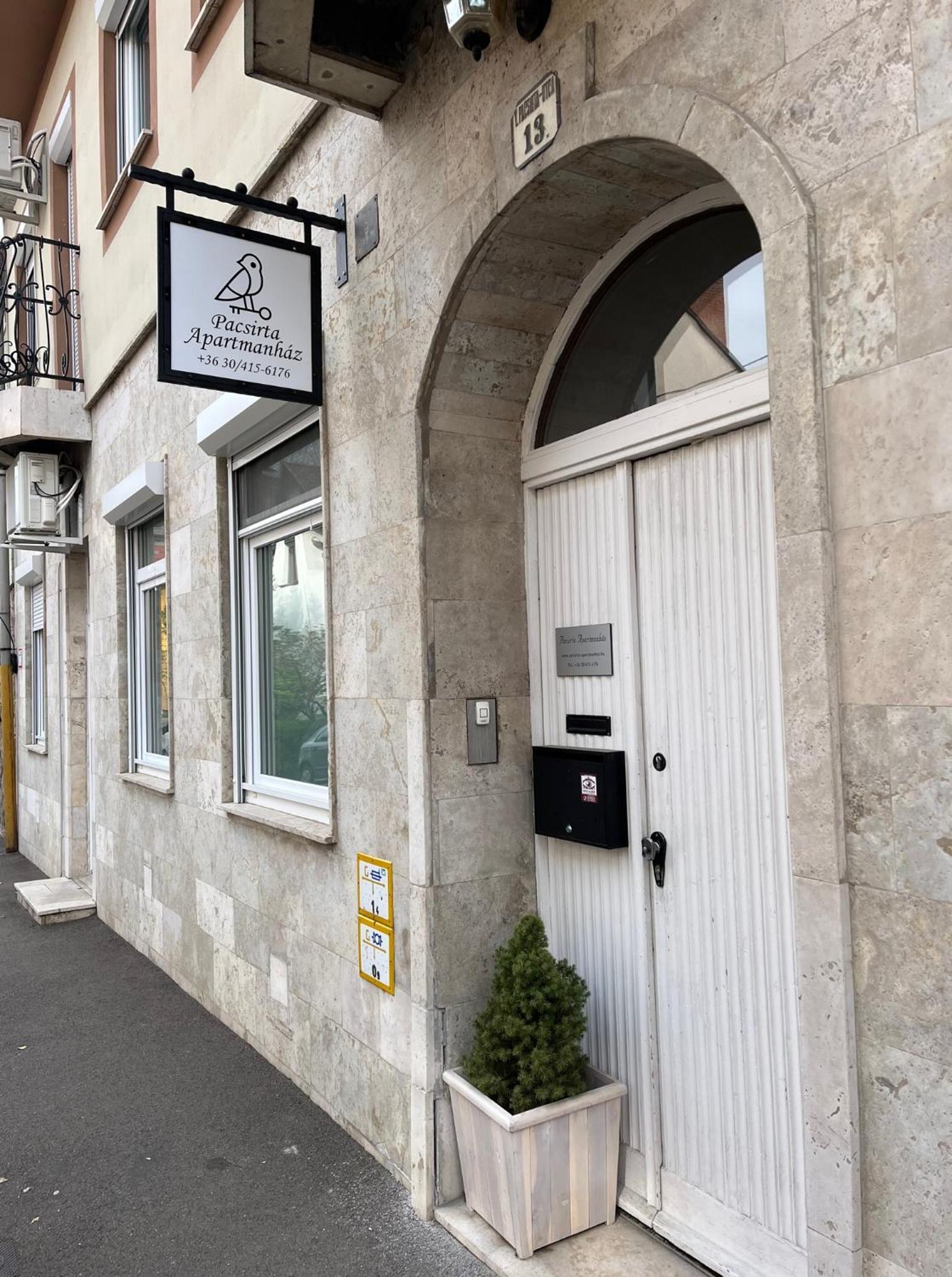 Pacsirta Apartman Grand Егер Екстериор снимка
