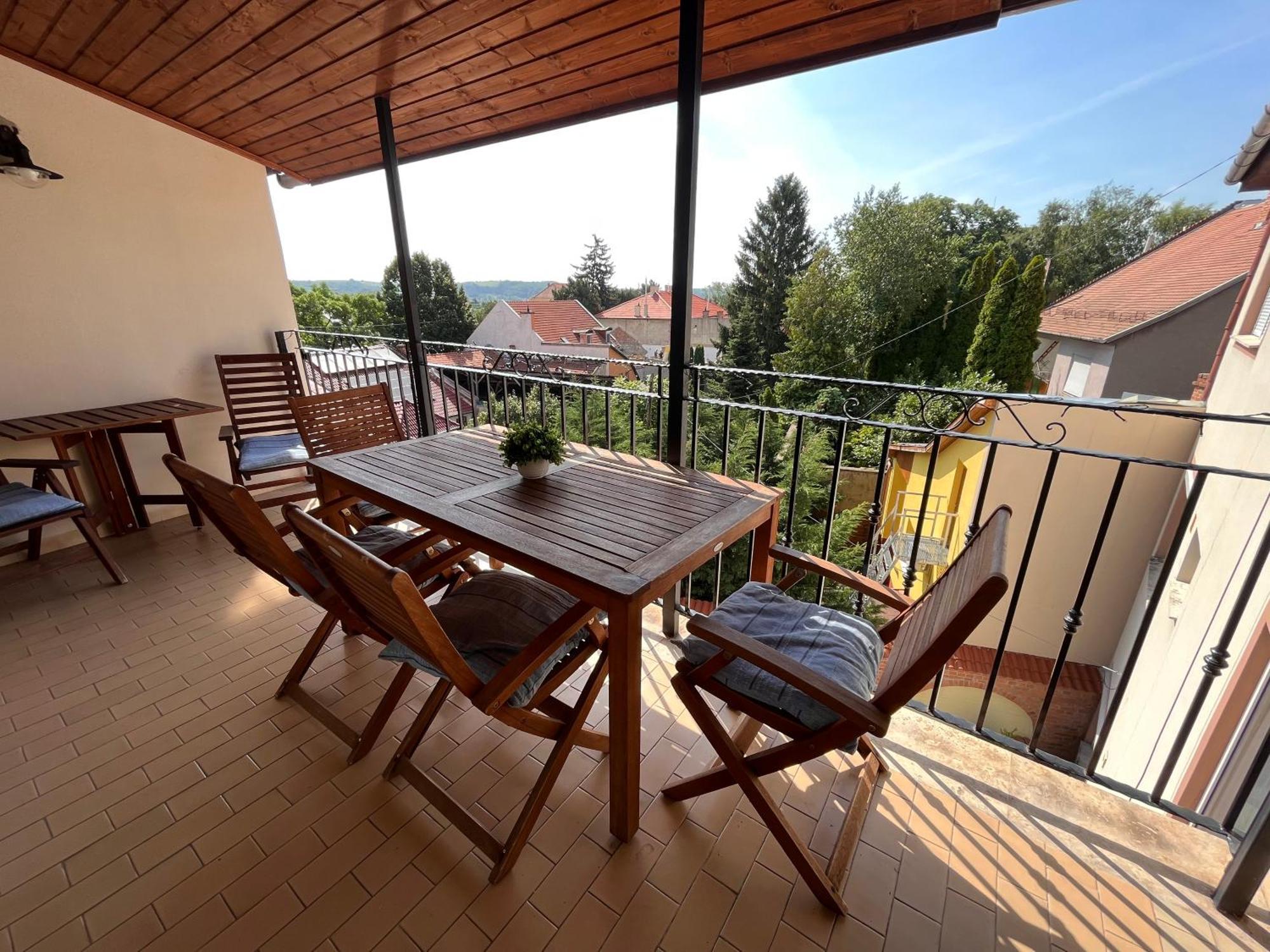 Pacsirta Apartman Grand Егер Екстериор снимка