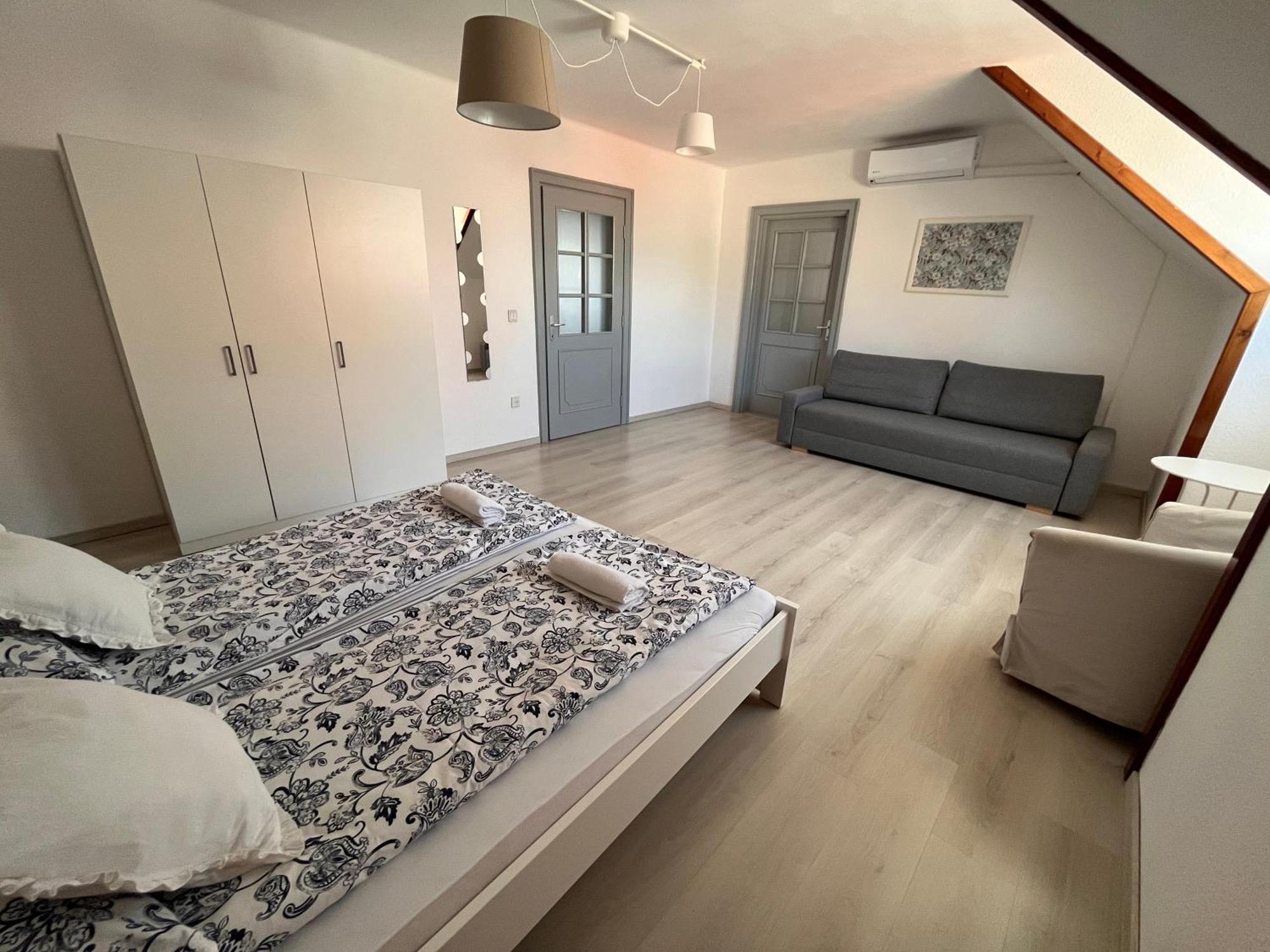 Pacsirta Apartman Grand Егер Екстериор снимка