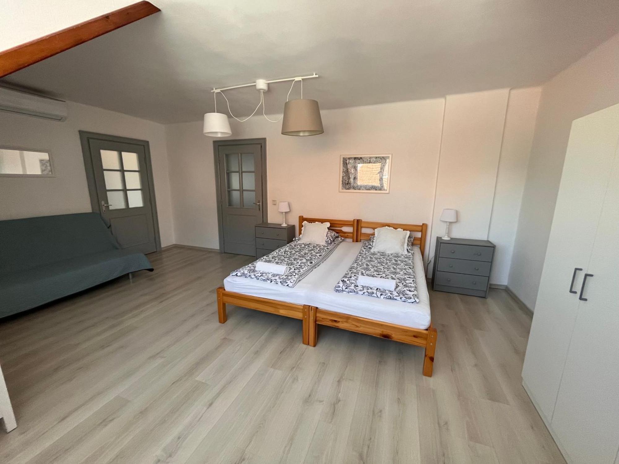 Pacsirta Apartman Grand Егер Екстериор снимка
