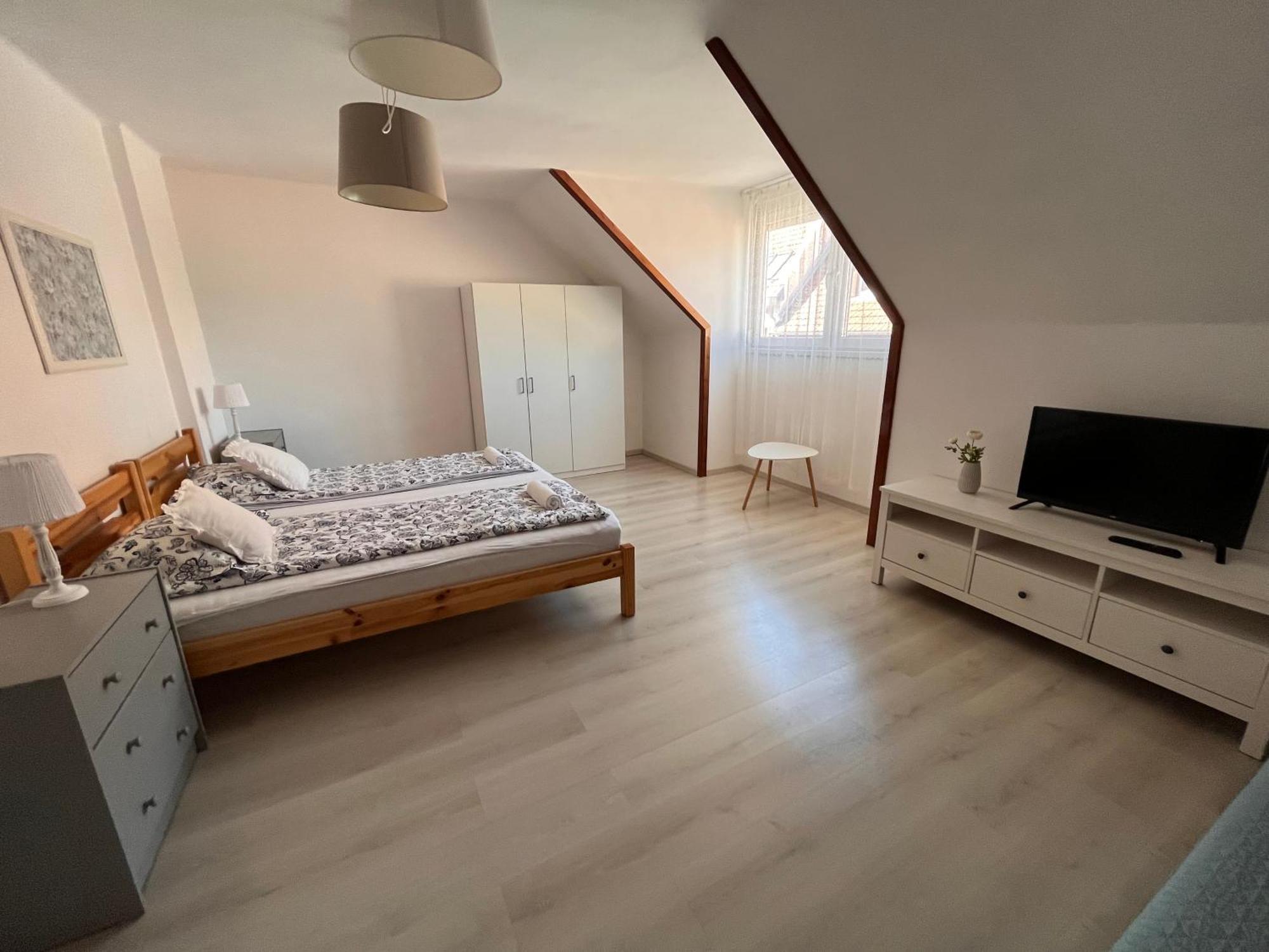 Pacsirta Apartman Grand Егер Екстериор снимка