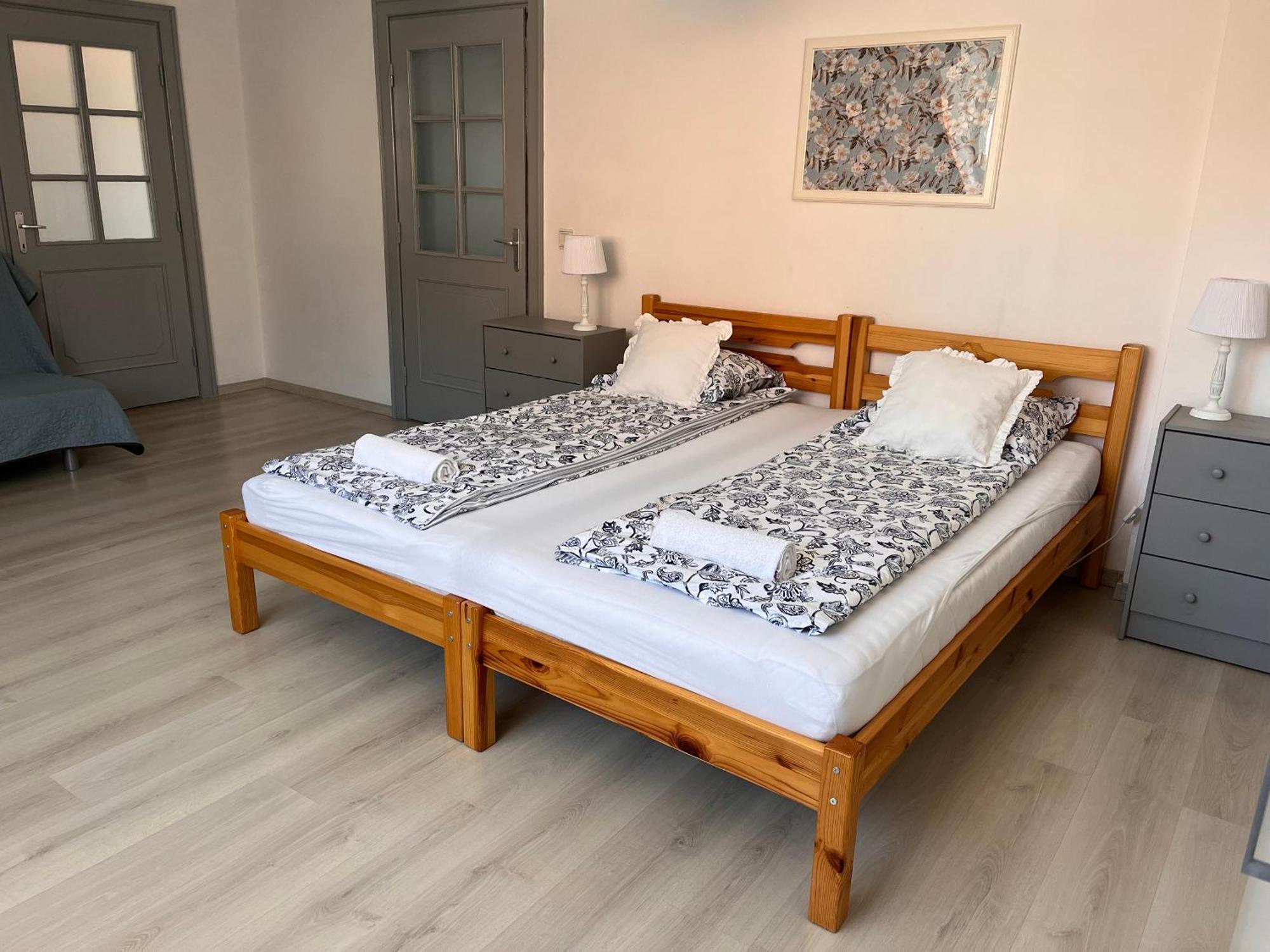 Pacsirta Apartman Grand Егер Екстериор снимка