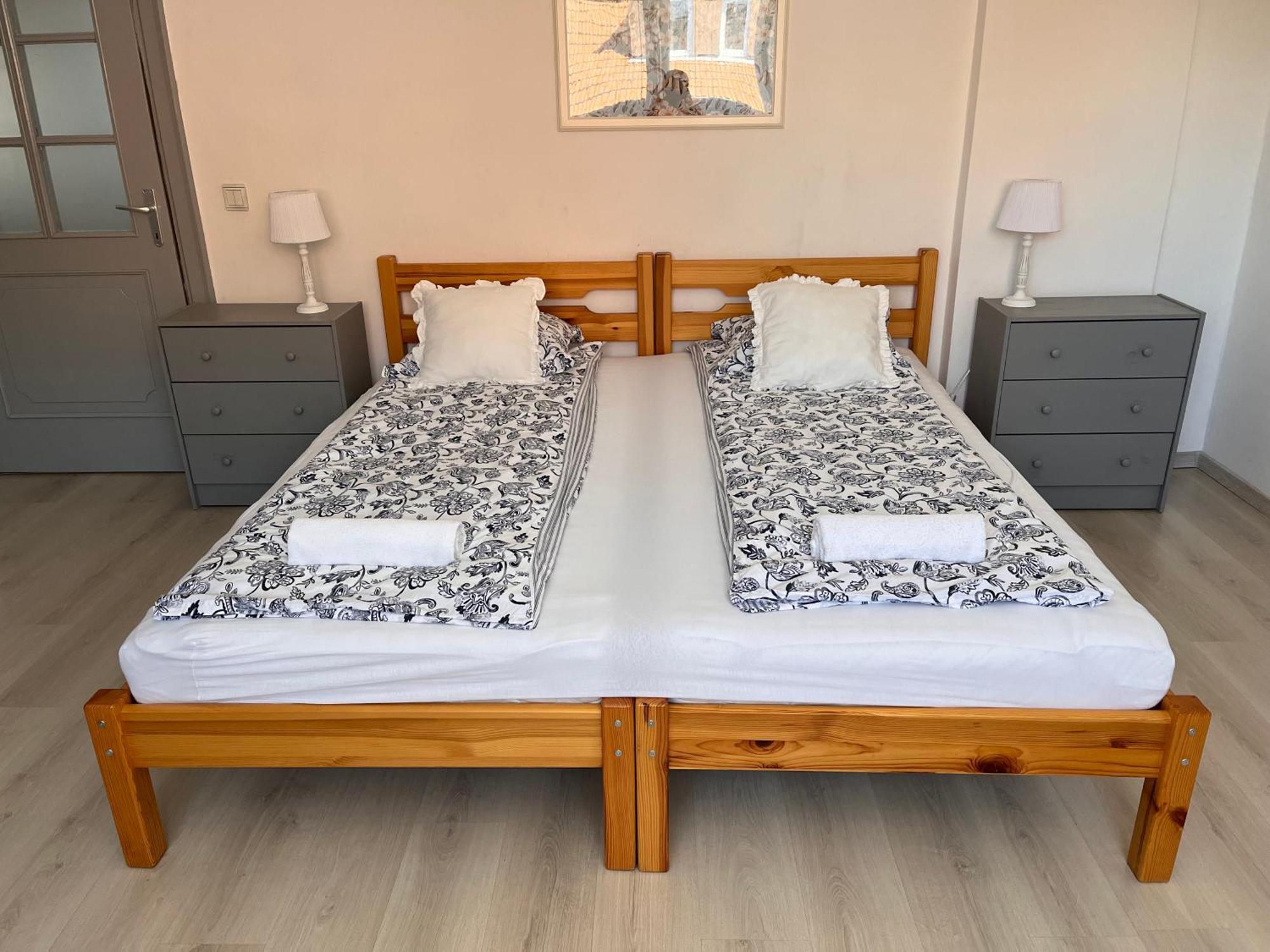 Pacsirta Apartman Grand Егер Екстериор снимка