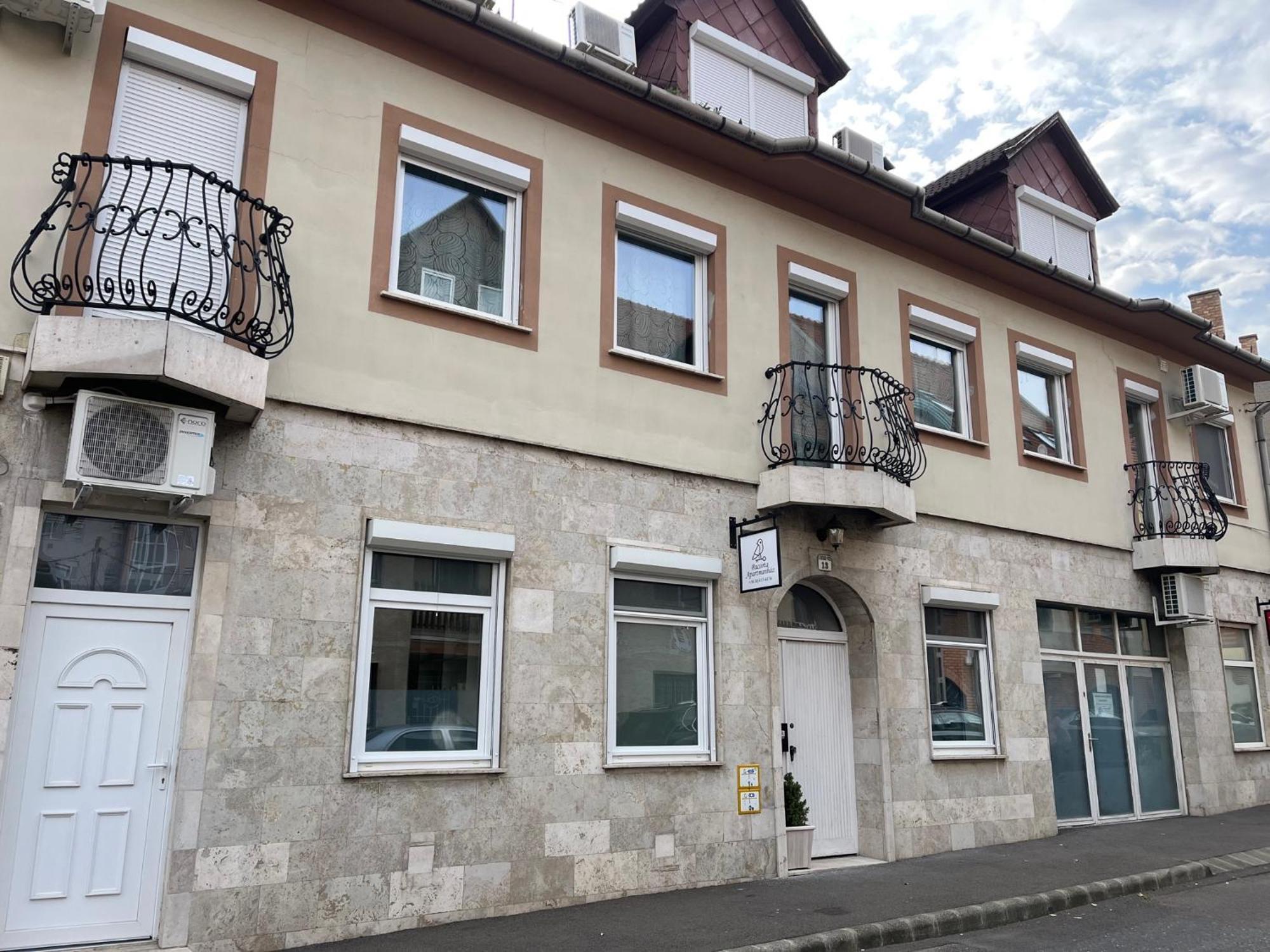 Pacsirta Apartman Grand Егер Екстериор снимка
